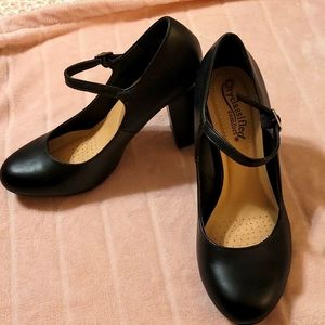 Black Pumps